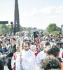 Miles se congregaron cerca de Notre Dame para el Via Crucis. (Fuente: AFP)