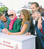 Banderas, Almodóvar, Penélope Cruz y Leonardo Sbaraglia con la prensa en Cannes.