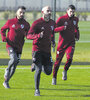 Pinola, Scocco y Nacho Fernández, durante la práctica en el River Camp. (Fuente: Prensa River)