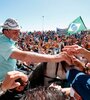 Bolsonaro, a caballo y sin barbijo, en el aeropuerto Sao Raimundo Nonato, estado de Piauí. (Fuente: EFE)