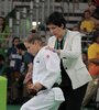 La Peque Pareto y su entrenadora, Laura Martinel, se preparan en la costa bonaerense.