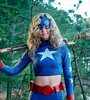 Stargirl hace evidente cómo DC Comics viene bajándole progresivamente la edad a sus héroes y heróinas en sus series. (Fuente: Stargirl | Prensa)