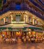 El ex jefe de Estado estuvo de paseo por el barrio latino y cenó en uno de los lugares más célebres del mundo, Les Deux Magots.