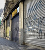 Los comercios del centro con persianas bajas. (Fuente: Andres Macera)