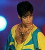 Prince fue al set, vio a Julie "Marge Simpson" Kavner destruyendo una canción y se bajó del proyecto.