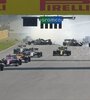 El desparramo en el fondo del pelotón cuando se reiniciaba la carrera. (Fuente: Prensa F1)