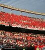 El color del Monumental, aportado por hinchas-socios que dedican horas y días a River. (Fuente: Alejandro Leiva)