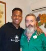 Ansu Fati junto a Juan Manuel Sánchez Gordillo, el alcalde comunista. (Fuente: Twitter Andalucía)