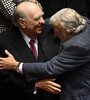 Los expresidentes de Uruguay Julio María Sanguinetti y José Pepe Mujica renunciaron a sus bancas en el Senado. (Fuente: AFP)