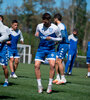 El plantel de Vélez se entrena a la espera de Peñarol.