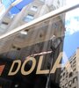 El dólar paralelo volvió a bajar este martes 3 pesos y terminó en 165 pesos. Desde el pico del 23 de octubre acumula una disminución de 30 pesos.  (Fuente: Guadalupe Lombardo)