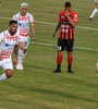 Chávez grita la apertura del marcador para Huracán.