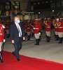 El presidente Alberto Fernández, anoche, al llegar a Bolivia. (Fuente: Télam)