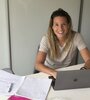 Delfina Merino, estudiando para reunir un final mientras entrenaba con Las Leonas.