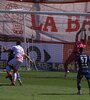 El gol de Cordero de cabeza para sentenciar el triunfo. (Fuente: NA)