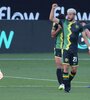 Brazo en alto de Iníguez, autor de la victoria de Aldosivi ante Estudiantes. (Fuente: Fotobaires)