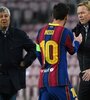 Messi y Koeman se saludan antes de que se acerque Lucescu, DT del Dinamo de Kiev, en el partido de dia.  (Fuente: AFP)