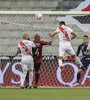 El cabezazo del chileno Díaz decreta el empate de River en Curitiba. (Fuente: AFP)