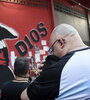 1 - Hinchas de Newell's fueron al Coloso a despedir a Diego 2- Diego y Fidel Castro con la 10 de Newell's