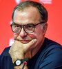 Bielsa se mostró muy conmovido por la muerte de Maradona. (Fuente: AFP)