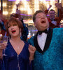 Meryl Streep y James Corden cantando uno de los números de El baile.