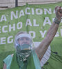 Nina Brugo se sentía como una astronauta pero pudo palpitar la calle el martes 29.  (Fuente: Constanza Niscovolos)