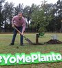 El intendente de Esteban Echeverría, Fernando Gray, lanzó un Programa de Forestación de Plantas Nativas.