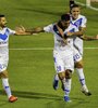 Brizuela y Mulet festejan el gol que le valió a Vélez la clasificación para la final.