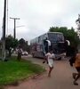 Caravana de hinchas del Depro. (Fuente: Captura de vídeo )