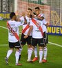 Casco, Borré, Alvarez y Suárez festejan el 2 a 0 parcial en el Florencio Sola. (Fuente: Télam)