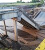 Así quedó el puente que cruzaba el arroyo Los Pozos.  (Fuente: Mendoza Post)