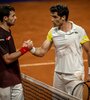 Londero saluda a Pablo Andújar, tras su derrota en la jornada del lunes. (Fuente: Prensa Argentina Open)