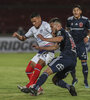 Marcelo Herrera va fuerte ante el venezolano Luis Mago. (Fuente: AFP)