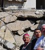 El papa Francisco entre las ruinas de la guerra durante su visita a Irak. (Fuente: AFP)