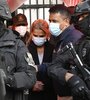 Tras su detención, Añez es escoltada miembros de la Fuerza Especial de Lucha Contra el Crimen en La Paz. (Fuente: AFP)