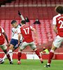 Lamela ya sacó el zurdazo de rabona para marcar su golazo ante el Arsenal. (Fuente: AFP)