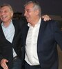 Otros tiempos: Gerardo Morales y Mauricio Macri abrazados. (Fuente: NA)