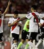 Festejo de River en la goleada 5-0 frente a Racing por la final de la Supercopa Argentina. (Fuente: AFP)