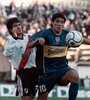 El Burrito Ortega y Juan Román Riquelme, símbolos de River y Boca respectivamente, en un empate 1-1 de 2001. (Fuente: NA)