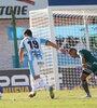 El ingresado Nicolás Arrigue comanda el ataque tucumano. (Fuente: Prensa Atlético Tucumán)