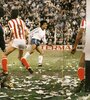 El gol de Quilmes en aquella serie ante Unión en el Nacional de 1982. (Fuente: Archivo El Gráfico)