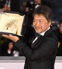 Kore-eda con la Palma de Oro en Cannes 2018 por "Somos una familia". 