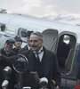 Neville Chamberlain en la piel de Jeremy Irons, un papel que le calza tan a medida como un traje confeccionado en Saville Street. 