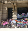 Las organizaciones feministas concentraron frente a la Casa Gris. (Fuente: Gentileza Periodicas.com.ar)