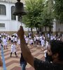 Reencuentro en el patio de la escuela. (Fuente: Sebastián Granata)