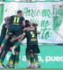 Los jugadores de Defensa de festejo (Fuente: Fotobaires)