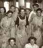 Mujeres trabajadoras textiles de la fábrica Cotton, Nueva York, 1908.