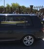 El momento en que el cortejo fúnebre arriba al Cementerio Israelita.