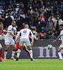 González, gol y asistencia para la Fiore en el estadio Diego Armando Maradona (Fuente: AFP)