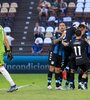 El exRacing De Olivera sufre mientras la Academia festeja el gol de penal (Fuente: Fotobaires)